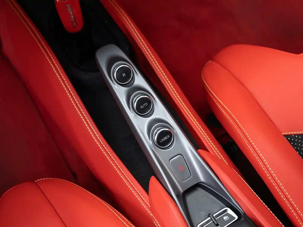FERRARI F8