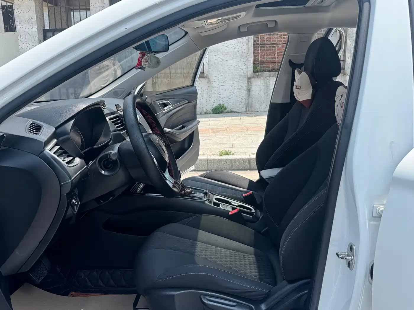 Photo 12 - Roewe i5