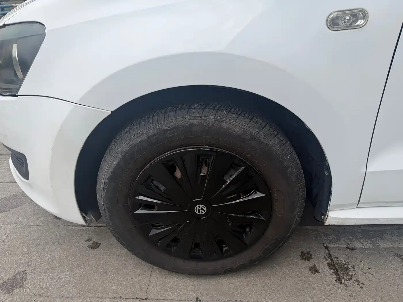 Volkswagen Polo 2011 1.4L Manual Joy Edition фото 5