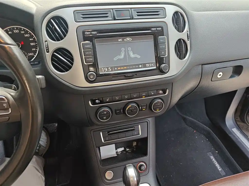 Volkswagen Tiguan 2015 1.8TSI Automatic 2WD Highline фото 6