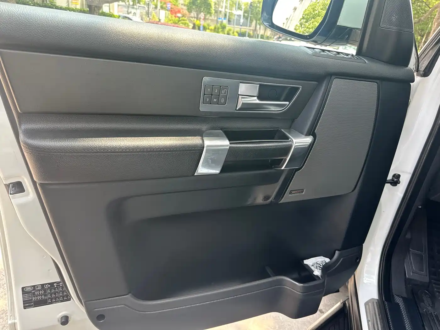 Land Rover Discovery 2015 3.0 SDV6 HSE Diesel фото 13