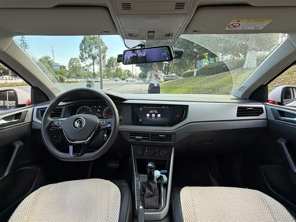 Volkswagen Polo 2021 Plus 1.5L Automatic Panorama Enjoyment Edition фото 11