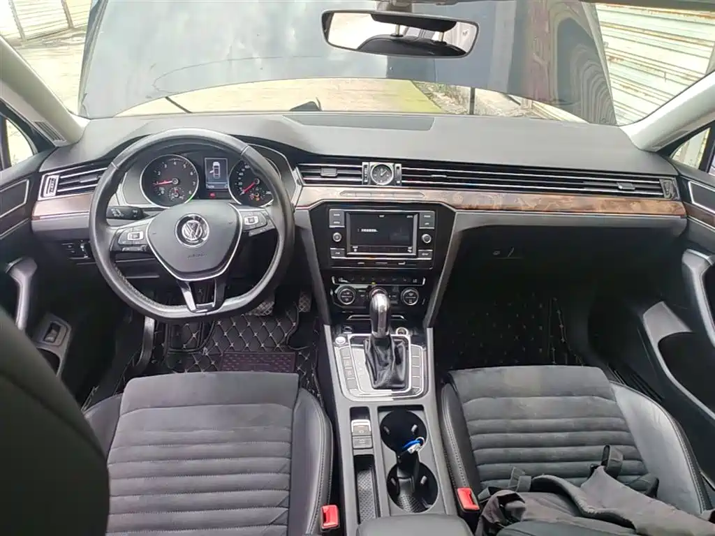 Volkswagen Magotan 2018 330TSI DSG Luxury фото 10