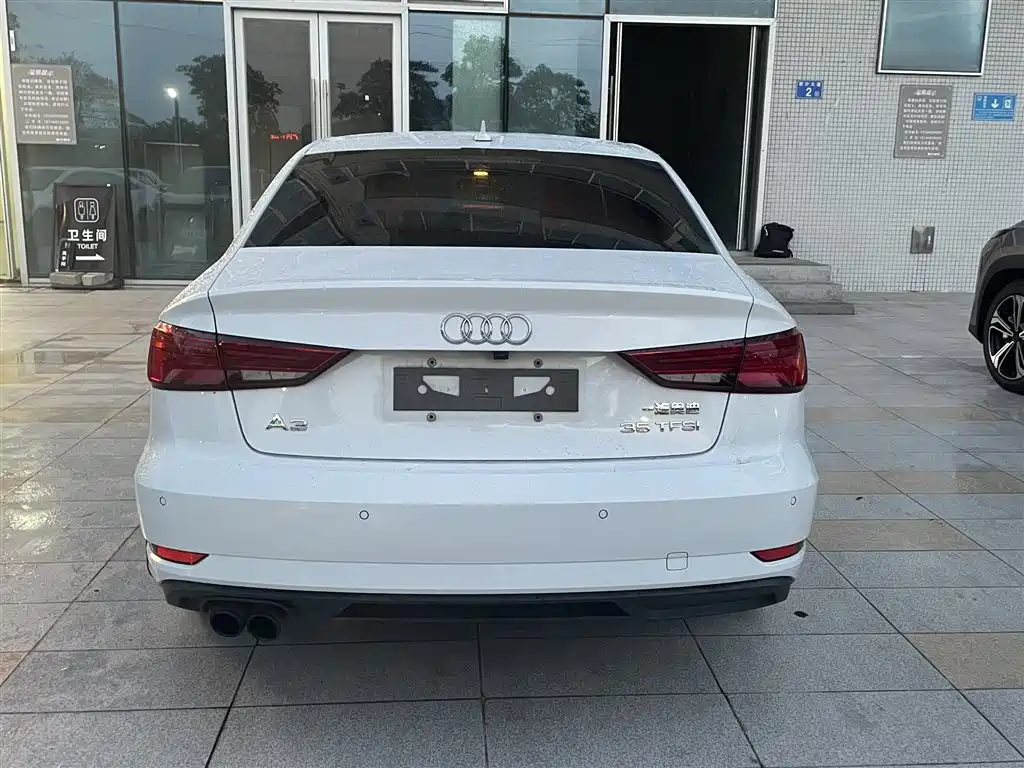 Audi A3 2018 30th Anniversary Limousine 35 TFSI Progressive фото 8