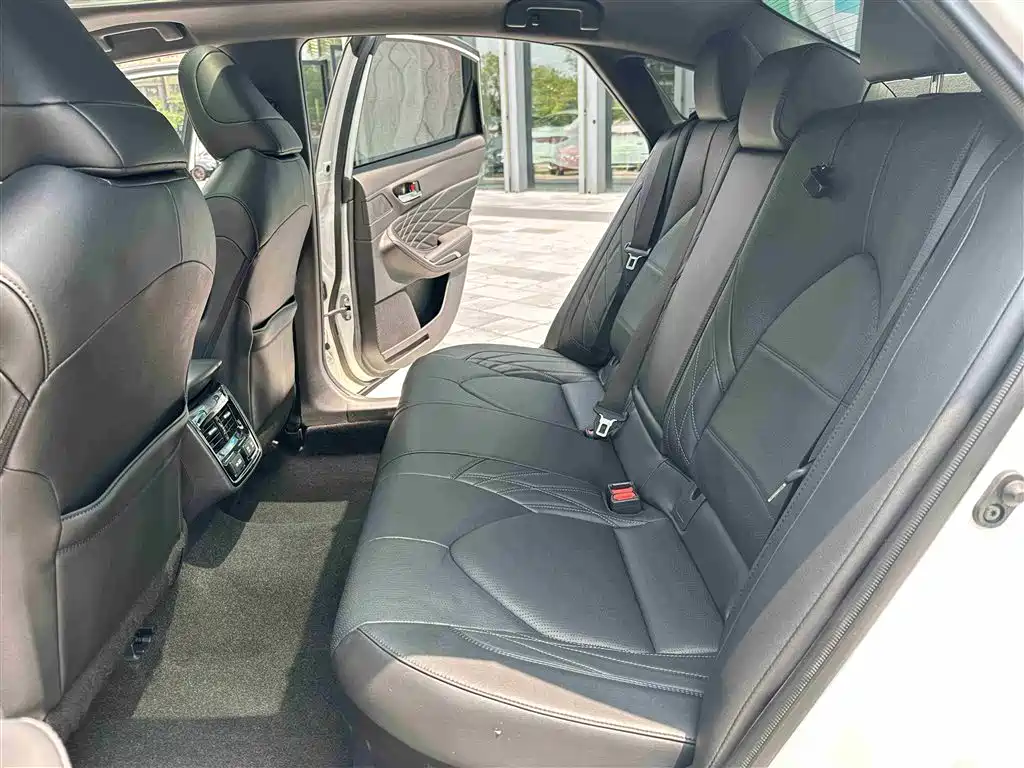 Toyota Avalon 2019 Hybrid 2.5L XLE Premium Edition China VI фото 10