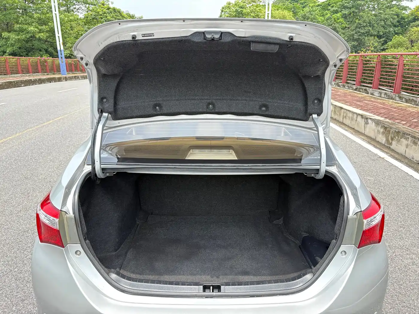 Toyota Corolla 2014 1.6L CVT GL фото 9