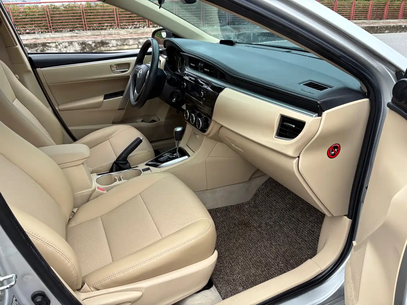 Toyota Corolla 2014 1.6L CVT GL фото 18