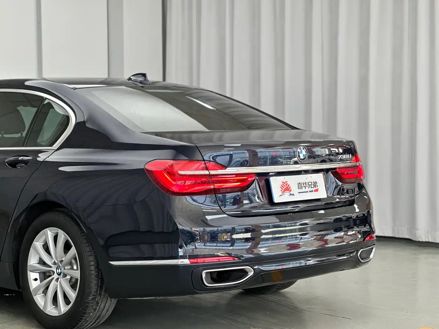 BMW 7 Series 2016 730Li Leading фото 11