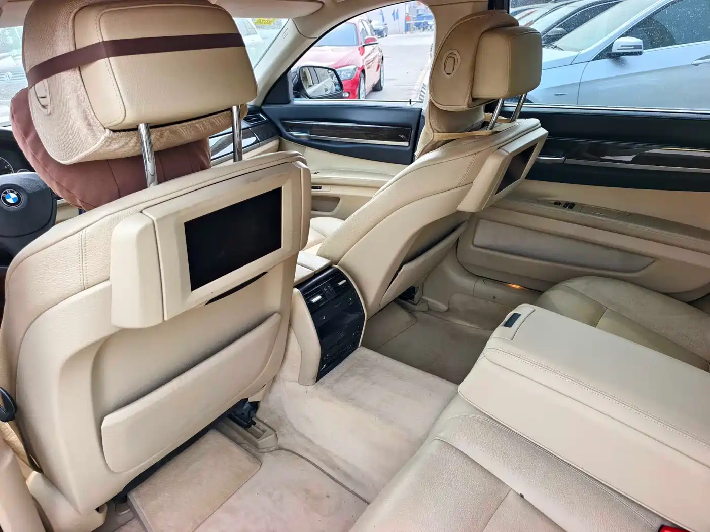 BMW 7 Series 2009 730Li Leading фото 8
