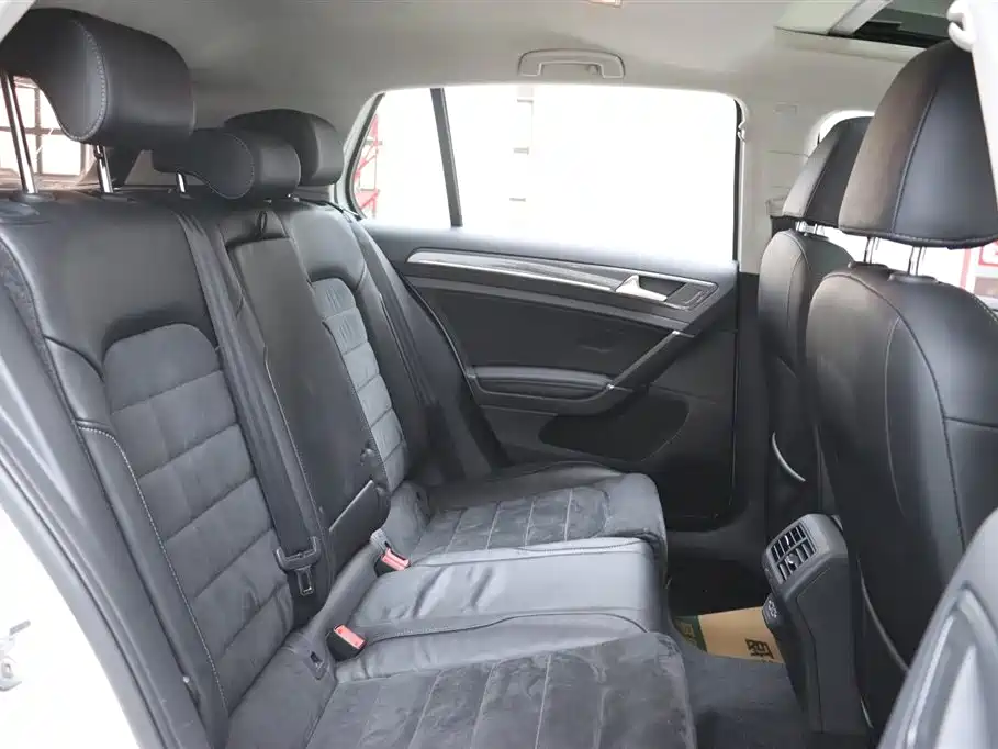 Volkswagen Golf 2019 280TSI DSG Luxury (China V) фото 17