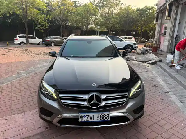 MERCEDES-BENZ GLC