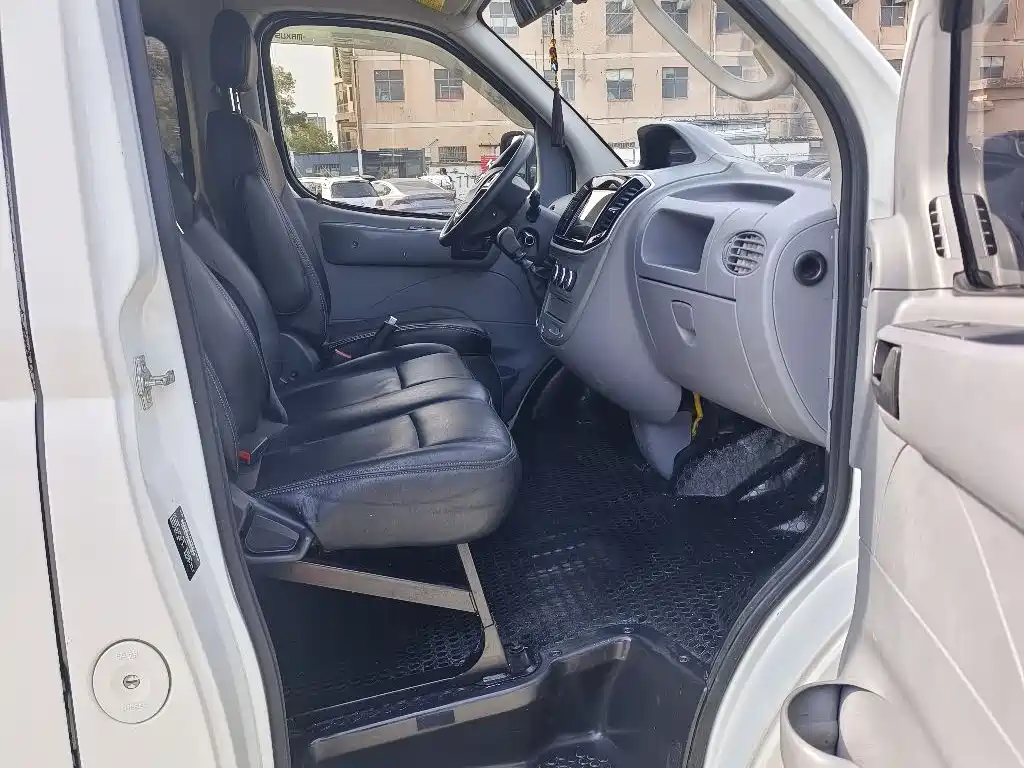 SAIC Maxus Xintu V80 2021 2.0T AMT Classic Aoyuntong Long Wheelbase Medium Roof 6/7/8/9 Seater фото 8