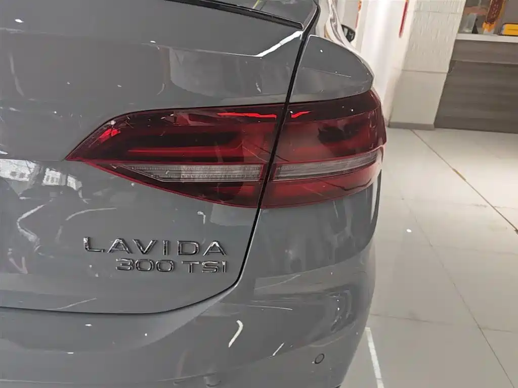 Volkswagen Lavida 2023 300TSI DSG Starlight Eternal Comfort Edition фото 8