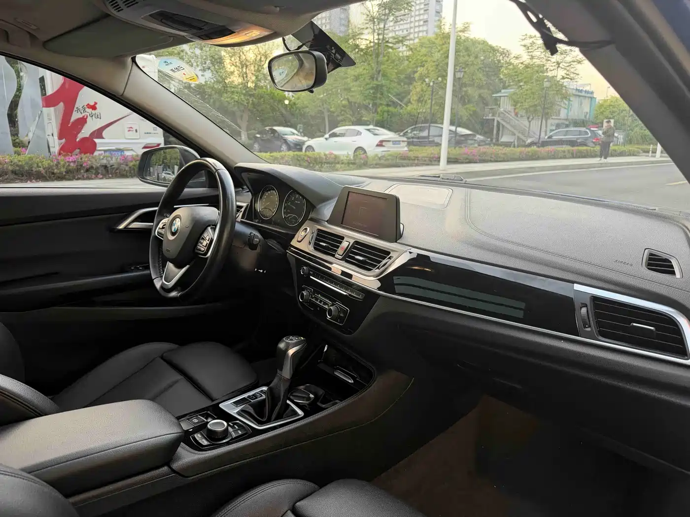 BMW 1 Series 2018 118i Sport Edition фото 11