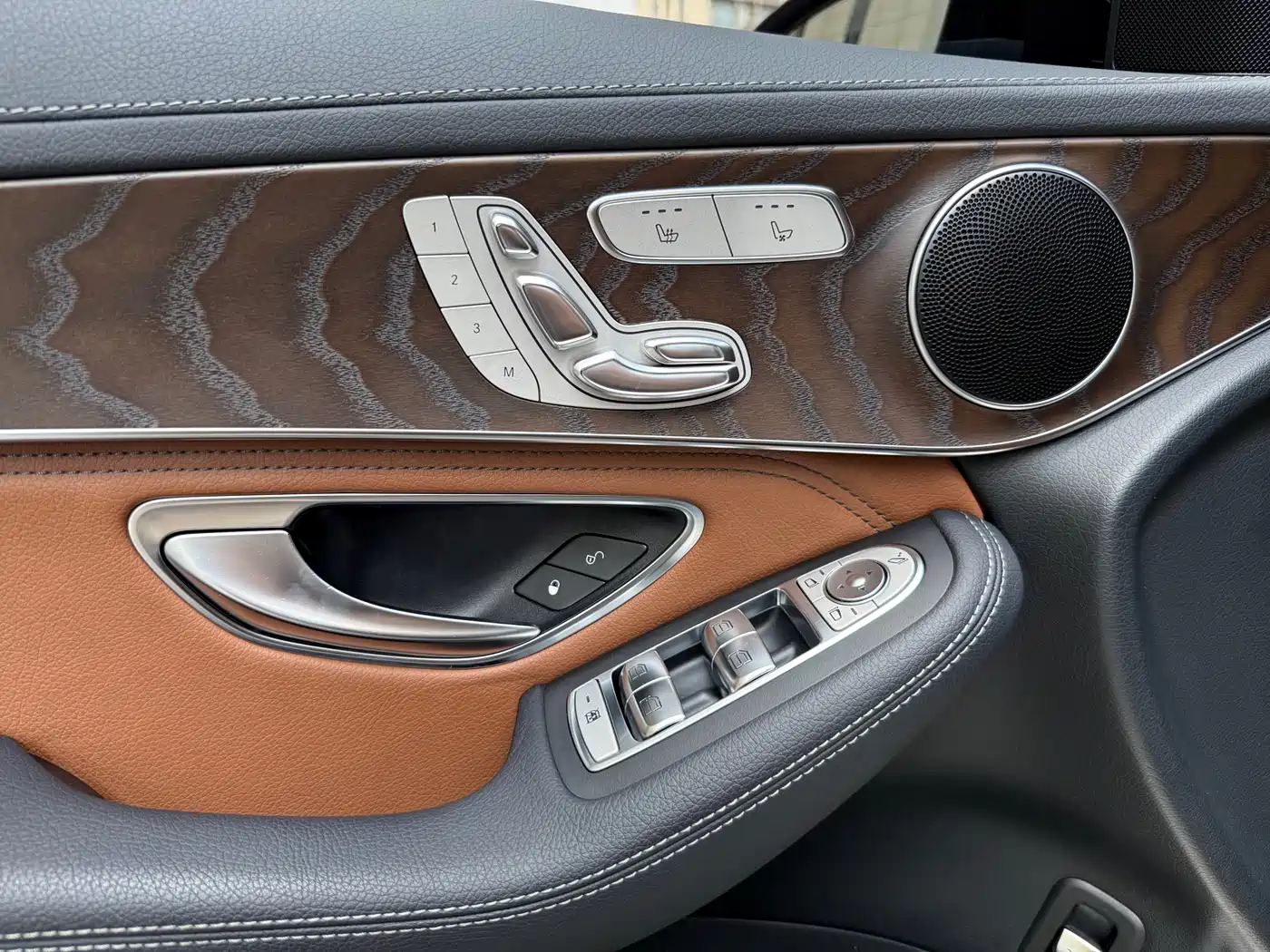 Mercedes-Benz GLC 2016 GLC 300 4MATIC Luxury фото 23