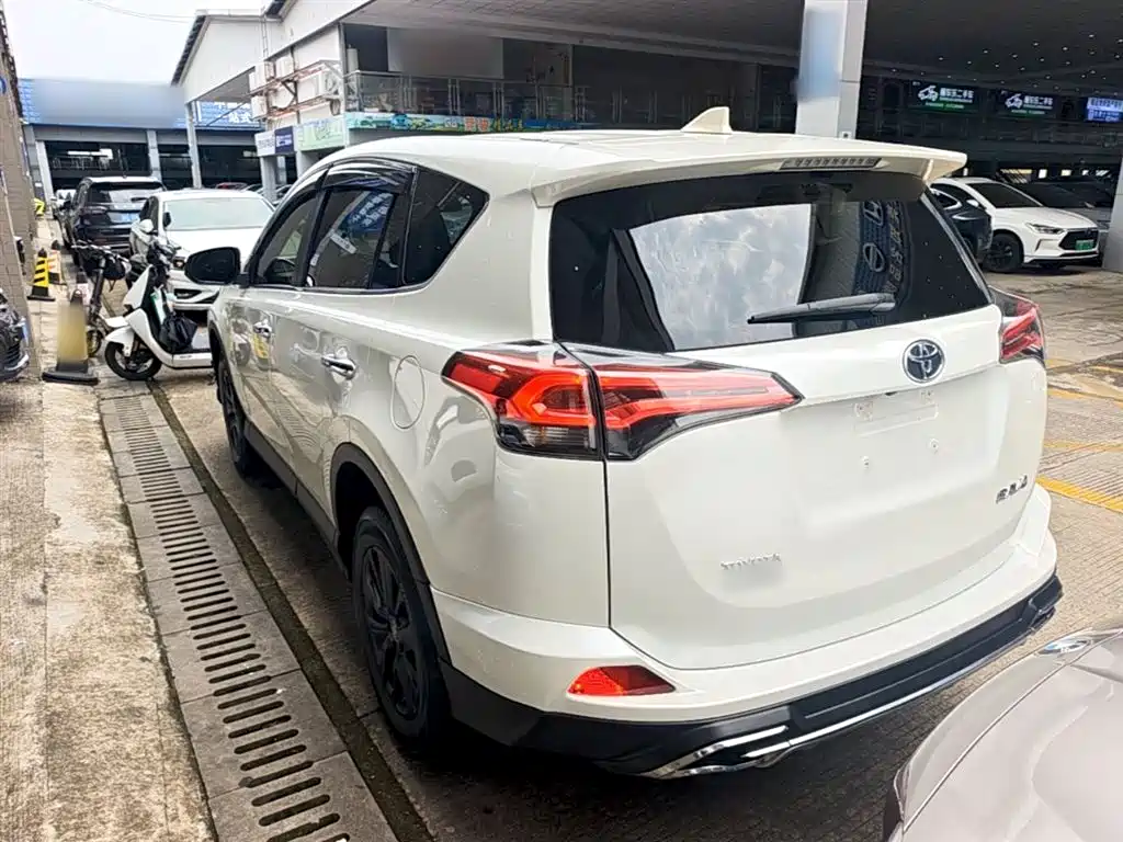 Toyota RAV4 Rongfang 2016 2.0L CVT 2WD Trend (China V) фото 5