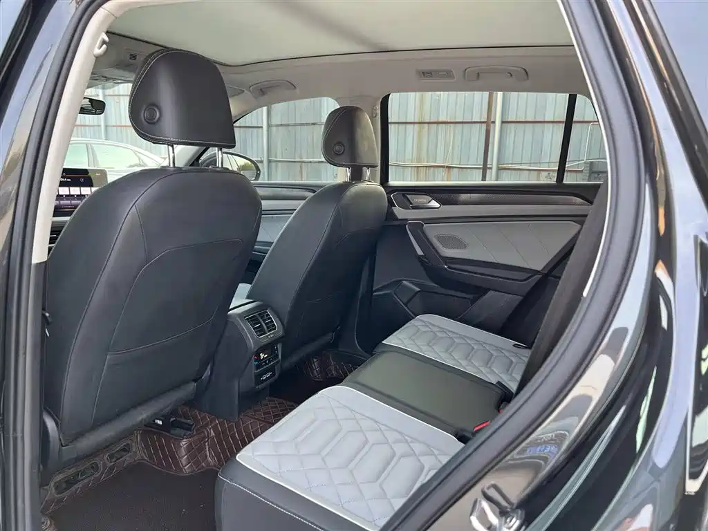 Volkswagen Tayron 2023 280TSI 2WD Luxury Plus Advanced Edition фото 17