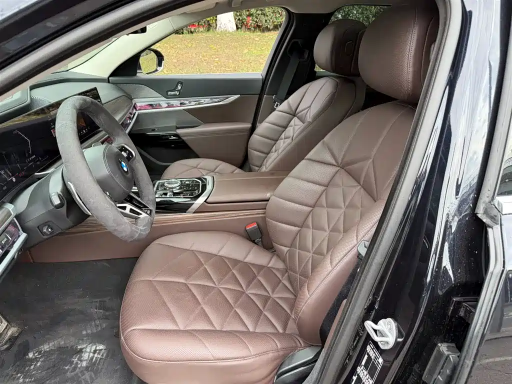 BMW 7 Series 2023 Model 735Li M Sport Package фото 8