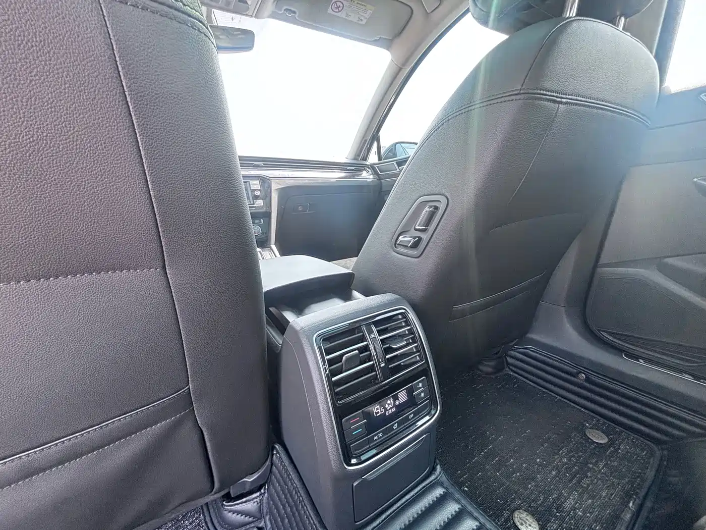 Volkswagen Magotan 2018 330TSI DSG Luxury фото 16