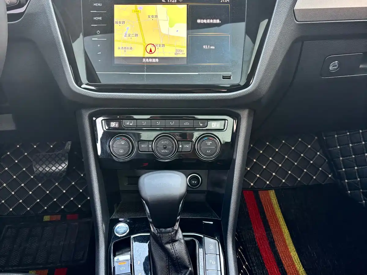 Volkswagen Tiguan L 2019 330TSI Automatic 2WD Smart Luxury Edition China VI фото 7