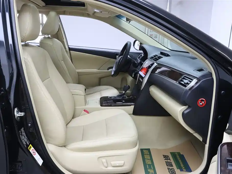 Toyota Camry 2016 2.0G 10th Anniversary Leading Edition фото 19