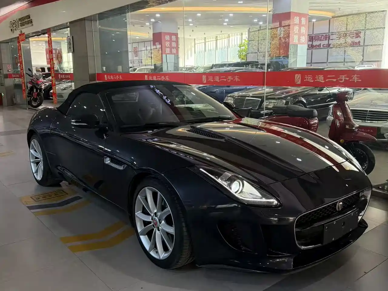 Фото 2 - Jaguar F-TYPE