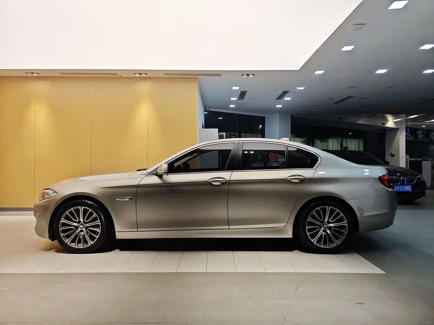 BMW 5 Series (Import) 2013 535i Leading Sport фото 7