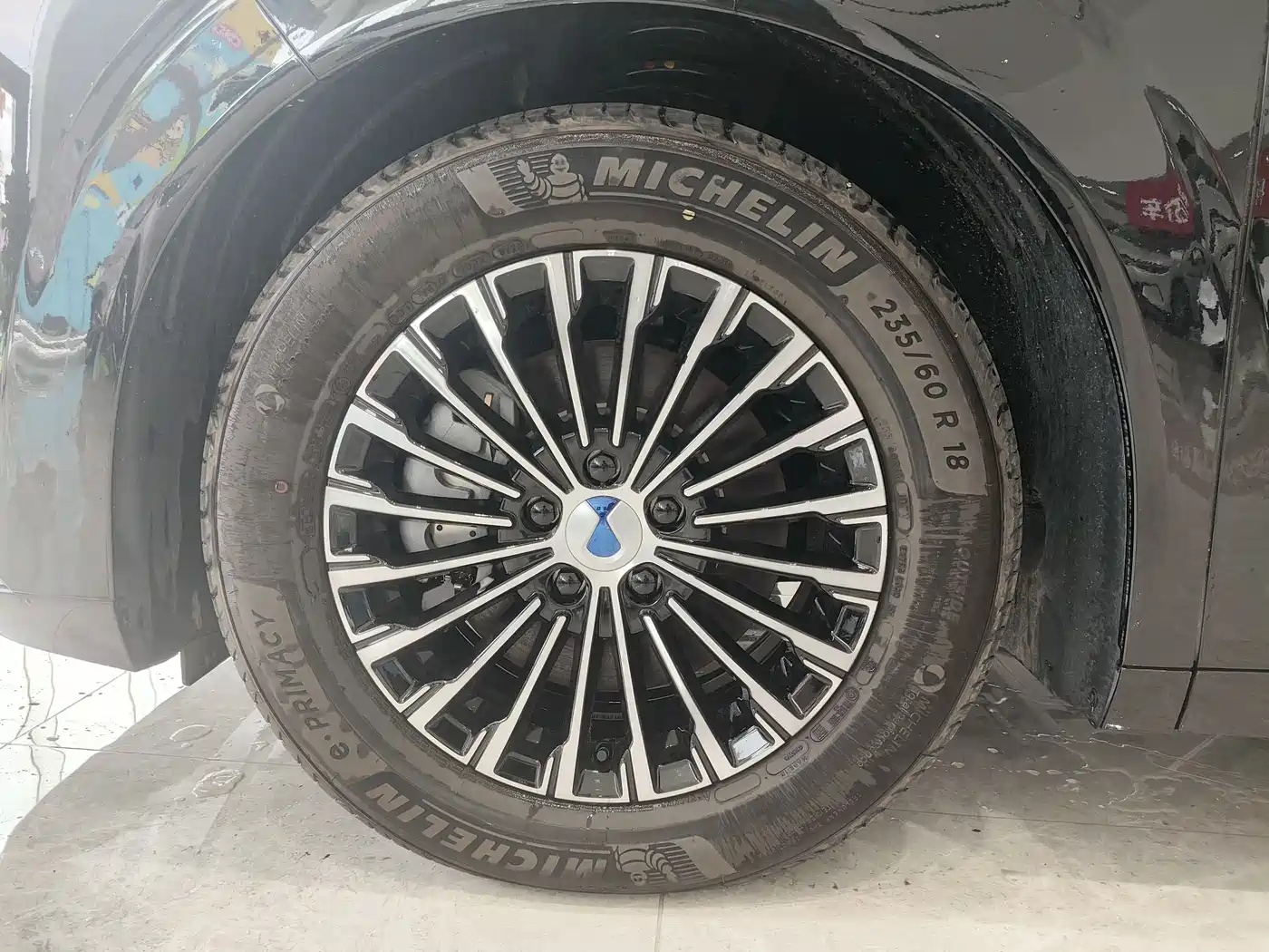 Denza D9 2024 DM-i 980 AWD Prestige фото 9