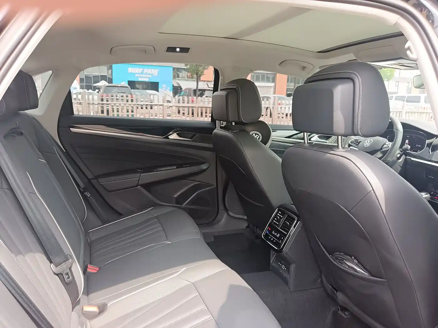 Volkswagen Passat 2024 380TSI Dragon Soaring Edition фото 30