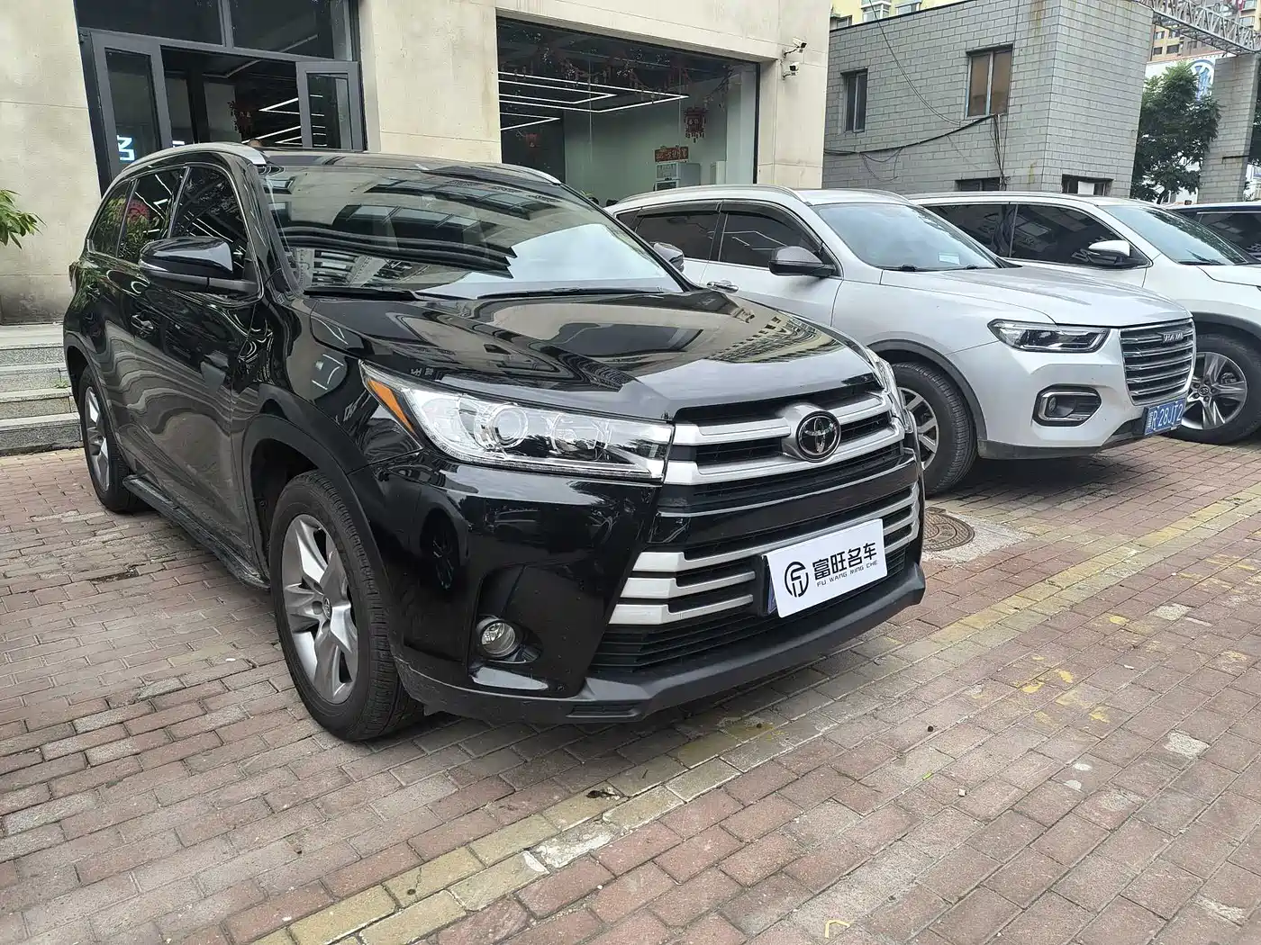 TOYOTA HIGHLANDER