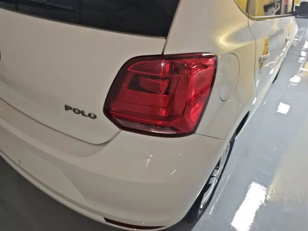 Volkswagen Polo 2016 1.4L Automatic Trend фото 8