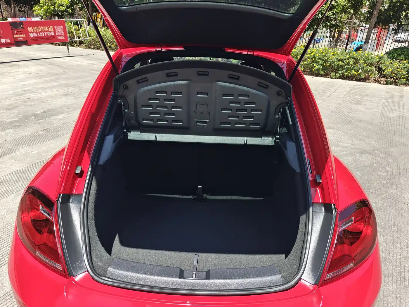 Volkswagen Beetle 2017 180TSI Enjoy фото 14