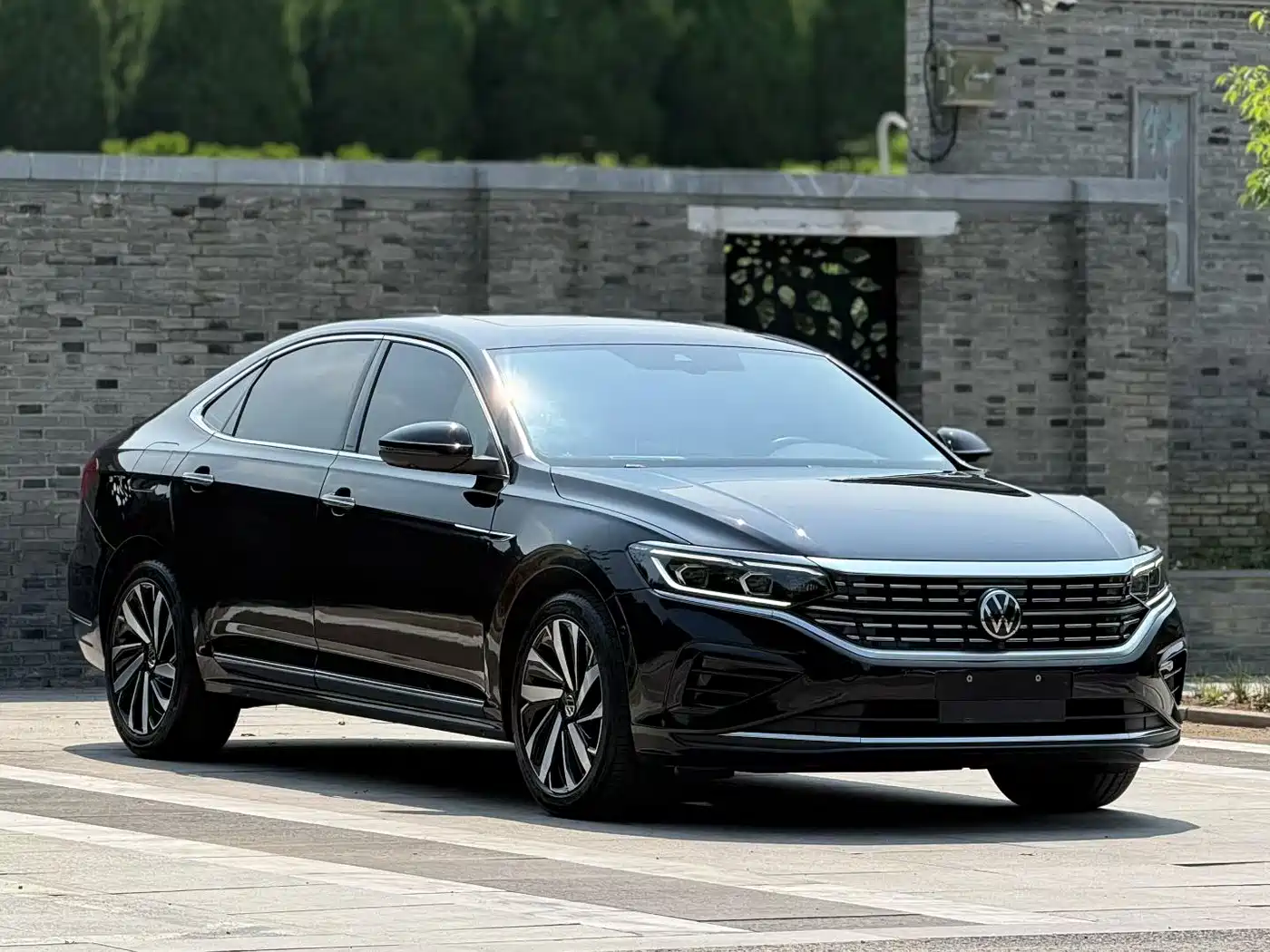 Volkswagen Passat 2025 Outstanding 380TSI Dragon Glory Edition фото 2