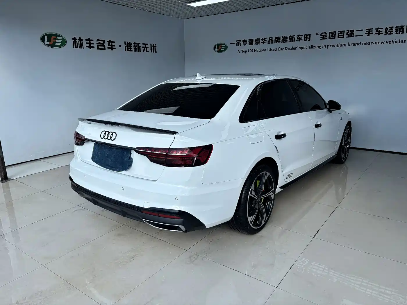 Фото 5 - Audi A4L