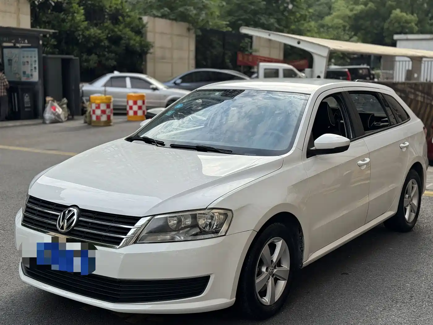 Volkswagen Lavida Tour 2013 1.6L Automatic Trend Style
