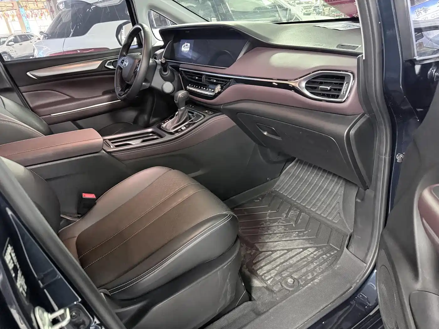 GAC Trumpchi Trumpchi M6 2021 270T DCT Elite Edition (7-Seater) фото 16