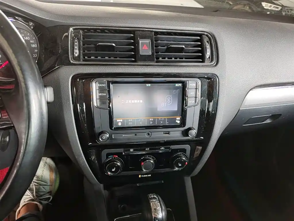 Volkswagen Sagitar 2018 180TSI DSG Premium Edition фото 13