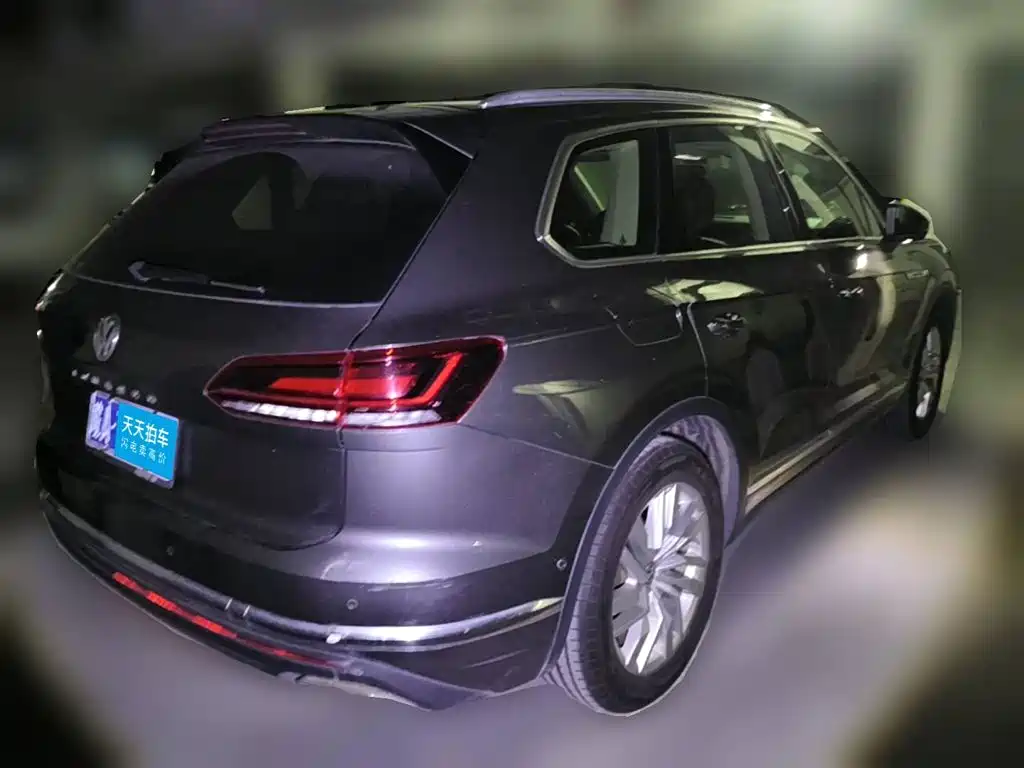 Фото 2 - Volkswagen Touareg