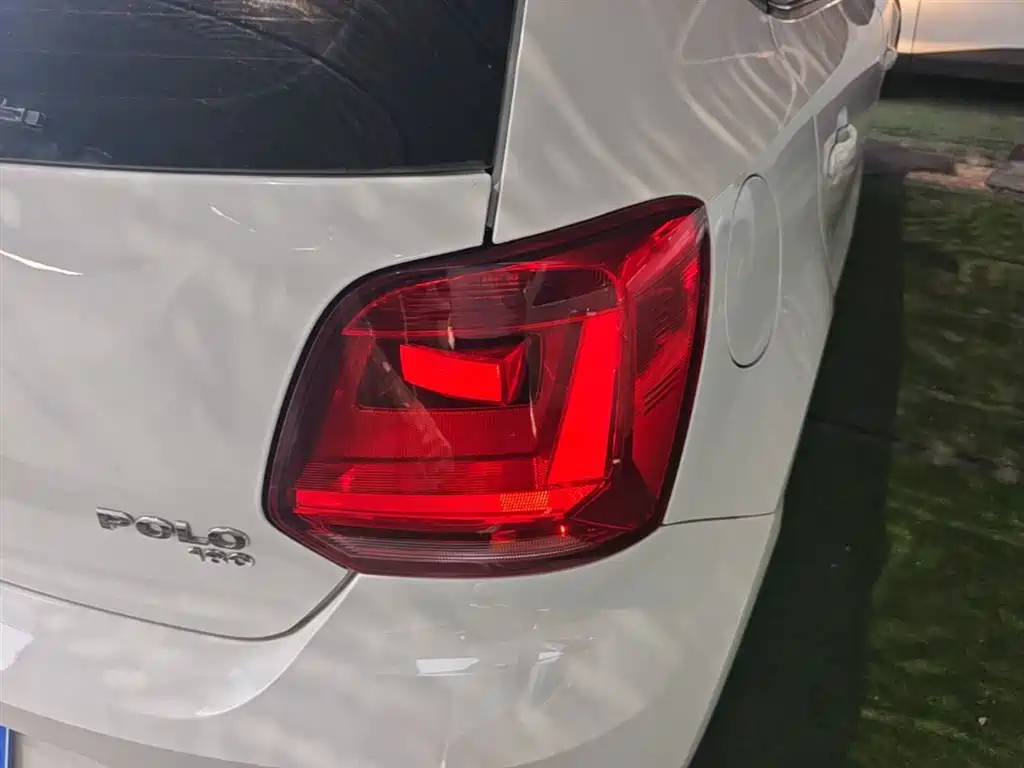 Volkswagen Polo 2016 1.6L Automatic Comfort фото 8