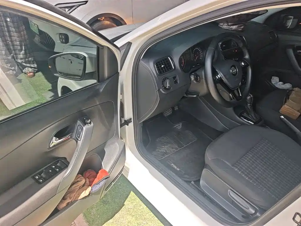 Volkswagen Polo 2016 1.6L Automatic Comfort фото 16