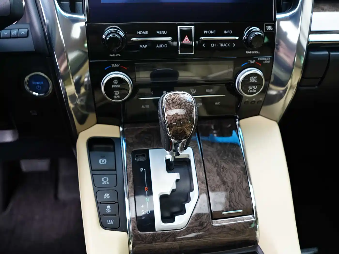 Toyota Alphard 2020 Hybrid 2.5L Premium Edition фото 4