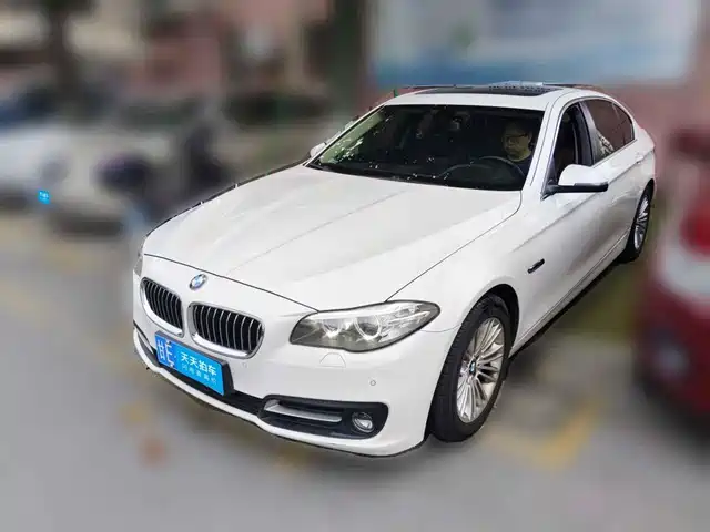 BMW 5 Series 2014 525Li Leading — фото 1