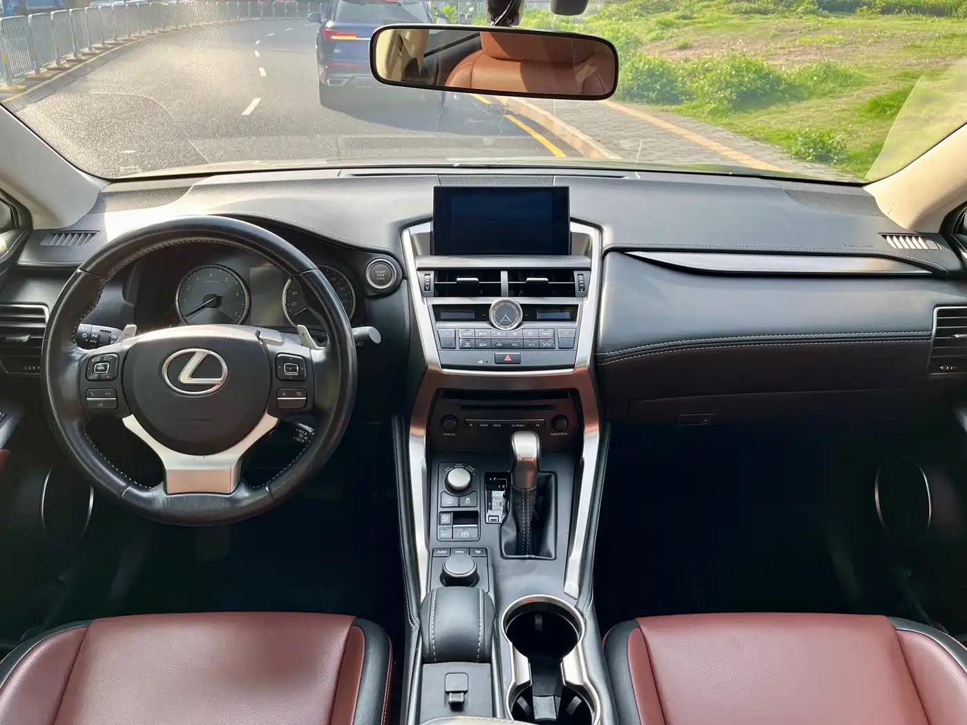 Lexus NX 2015 200t AWD F Sport фото 7