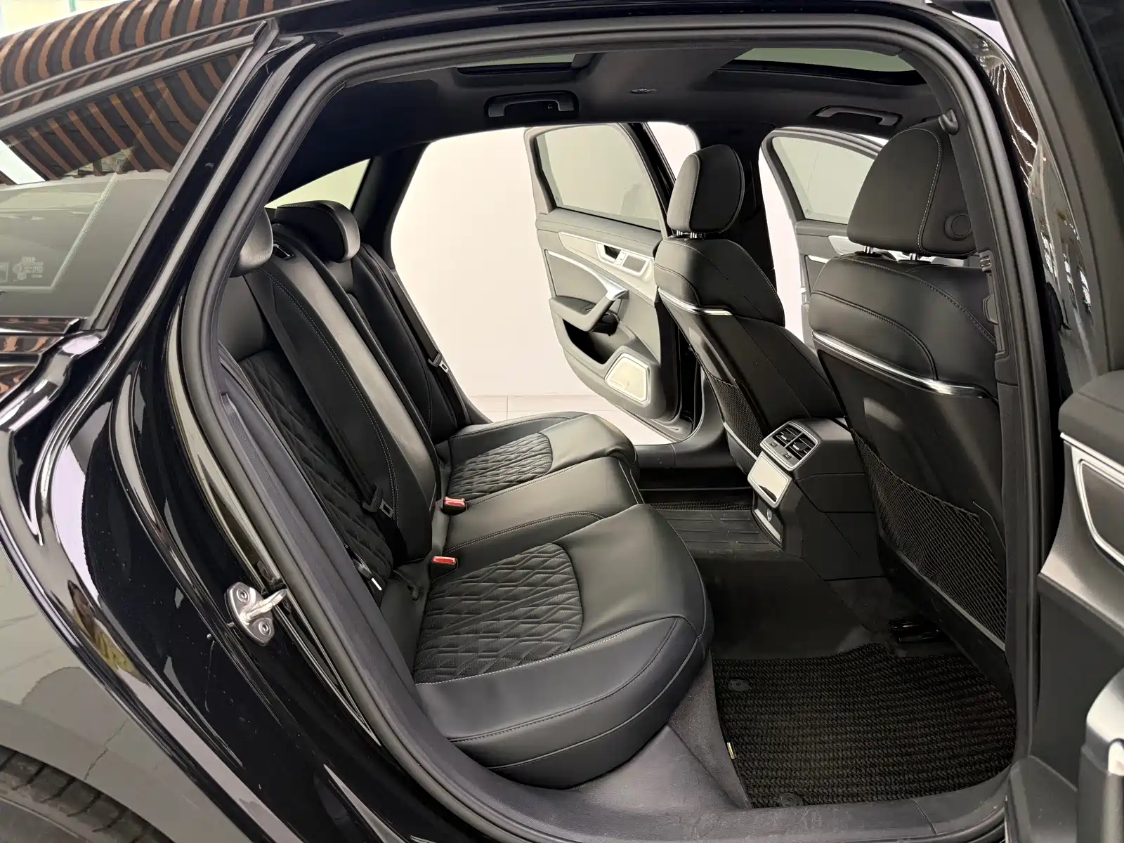 Фото 21 - Audi A6L