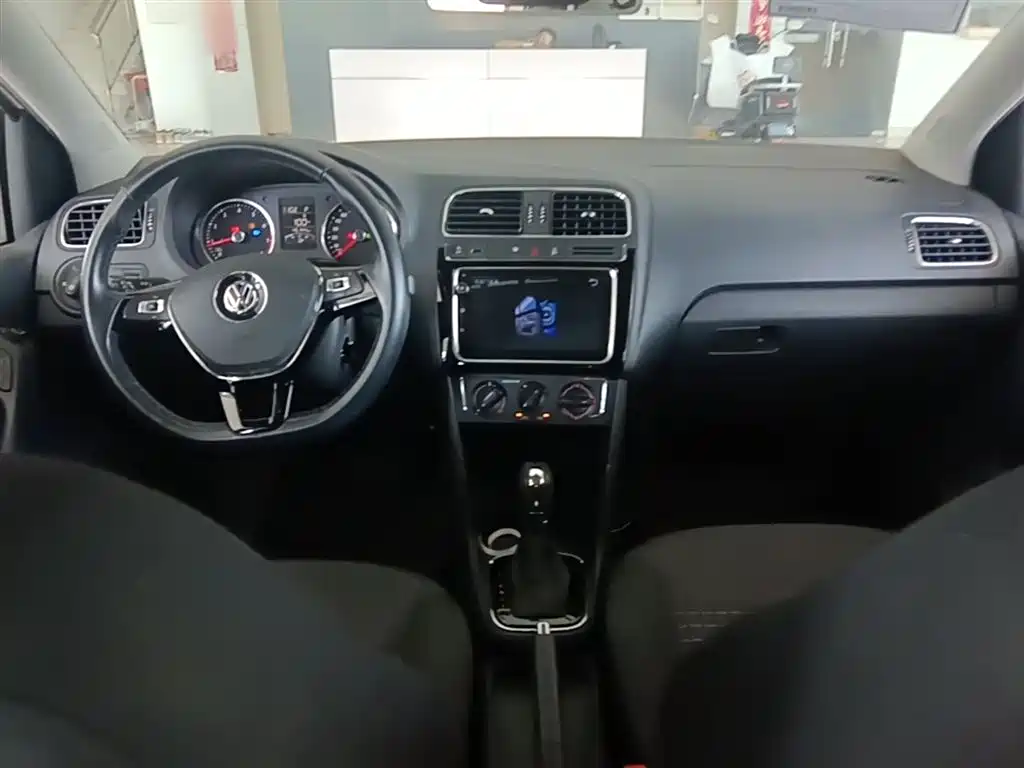 Volkswagen Polo 2018 1.5L Auto Comfort фото 10