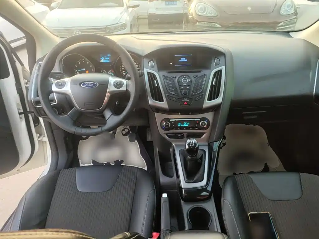 Фото 10 - Ford Focus