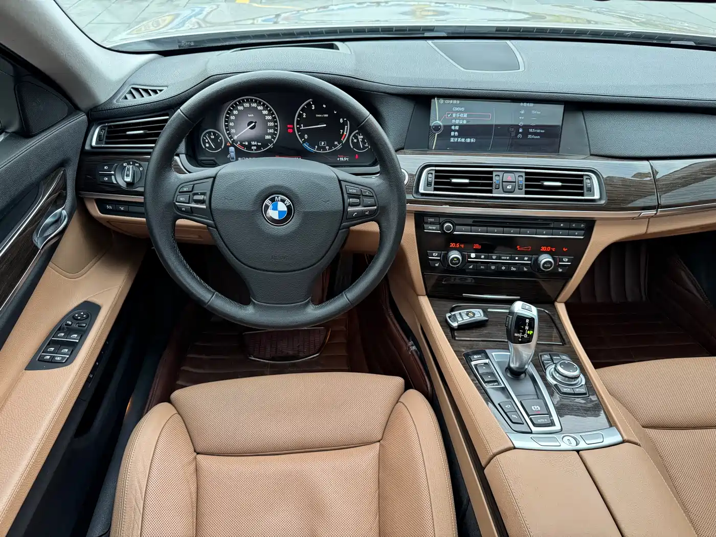 BMW 7 Series 2009 740Li Luxury фото 17