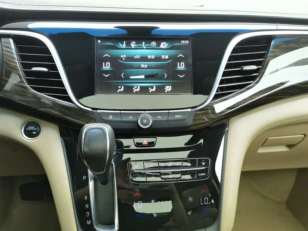 Buick GL8 2017 ES 28T Luxury China V фото 12