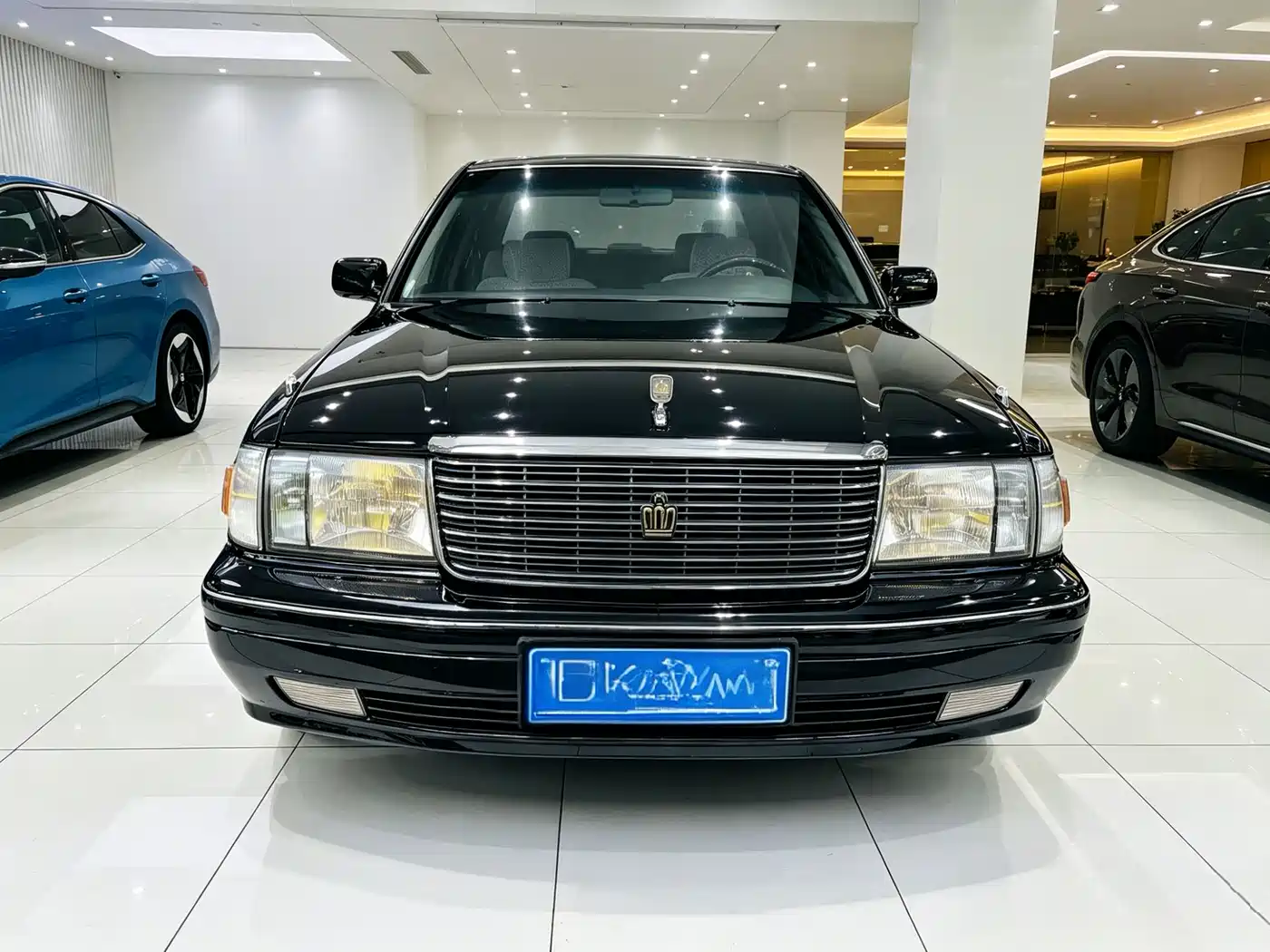 Toyota Crown фото 2
