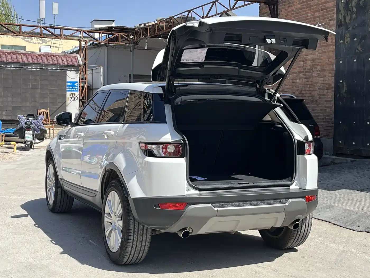 Land Rover Range Rover Evoque 2015 2.0T 5-Door Intelligent Edition фото 4